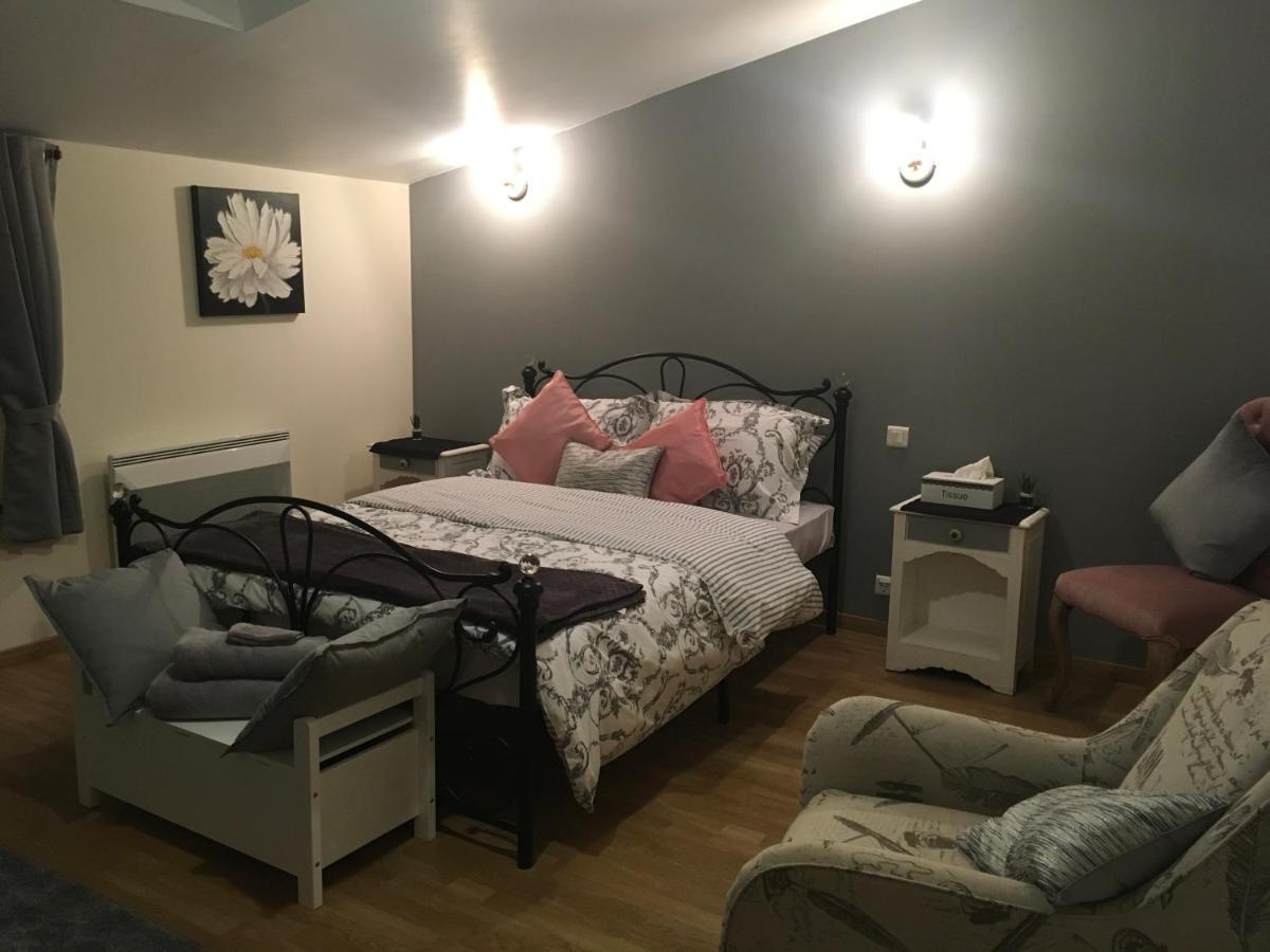 La Maison D'Olives Nouic Екстер'єр фото
