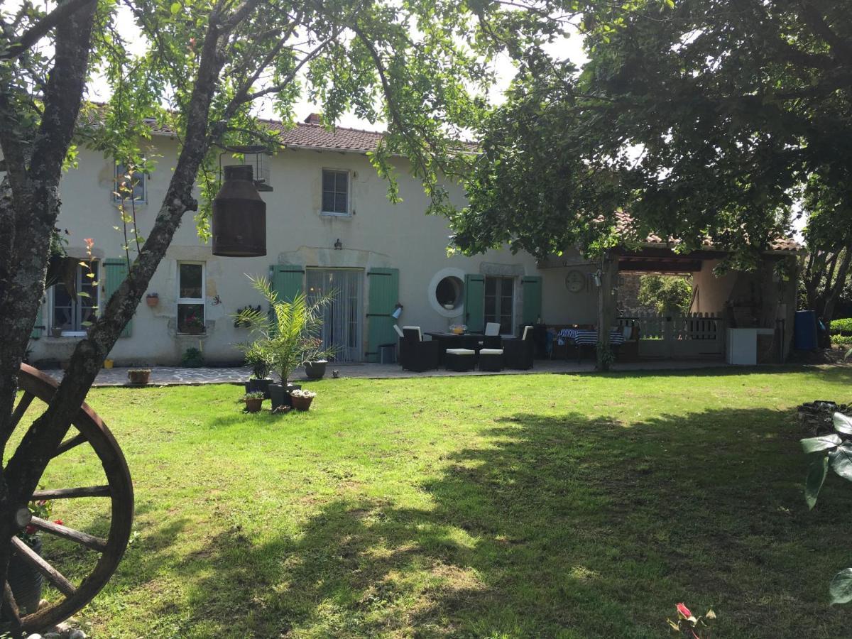 La Maison D'Olives Nouic Екстер'єр фото