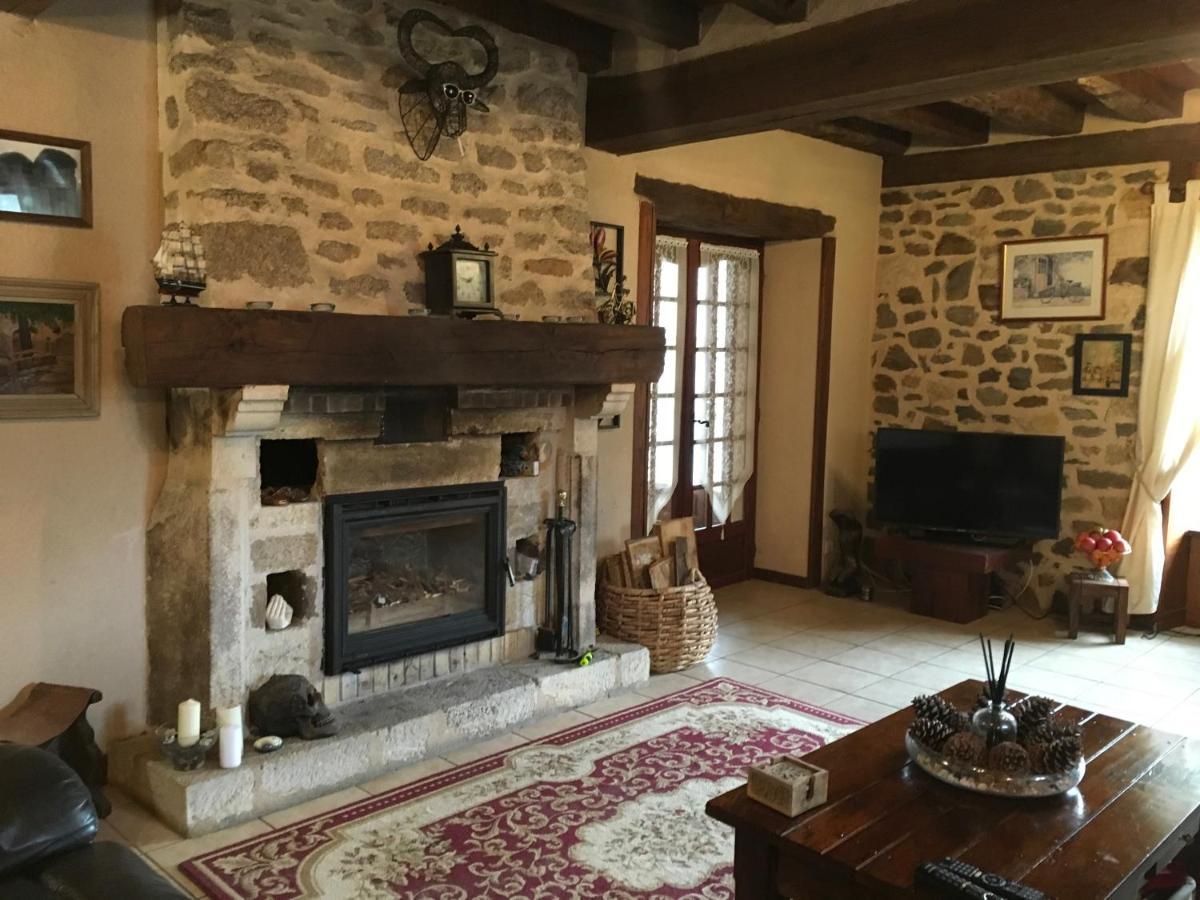 La Maison D'Olives Nouic Екстер'єр фото